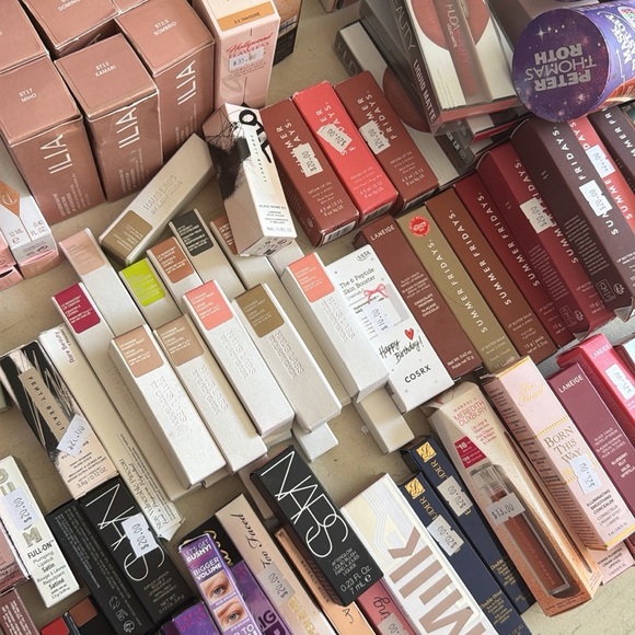 Assorted Makeup Collection - Picture 3 of 5